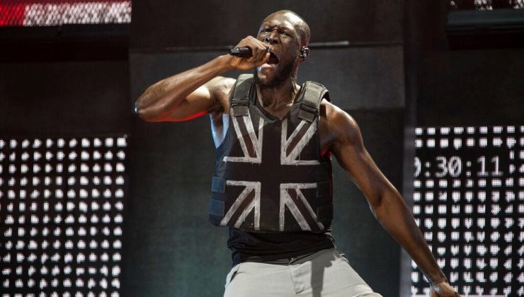 Gizemli sokak sanatçısı Banksy’nin tasarladığı kurşun geçirmez yelek açık artırmaya çıkıyor