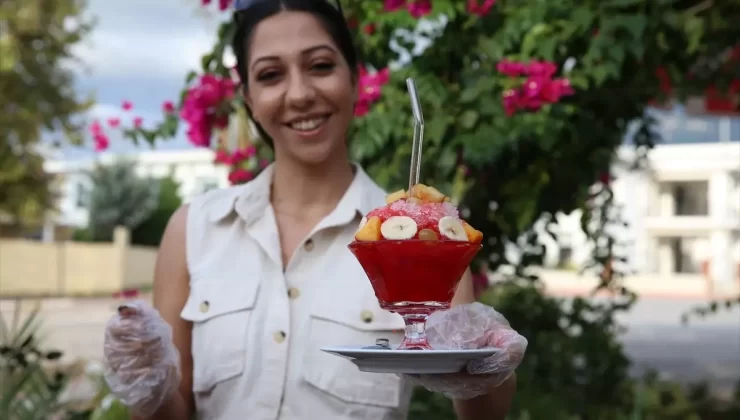 Güçlü Anne, Kafesiyle Geçimini Sağlıyor