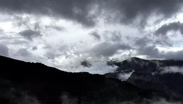 Gümüşhane Yüksek Kesimleri Karla Kaplandı