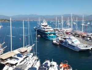 Hintli milyarderin 86 metrelik mega yatına Fethiye’de 260 ton yakıt ikmali