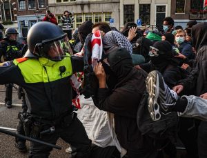 Hollanda ve Almanya’da gösteri düzenleyen Filistin destekçilerine polisten sert müdahale