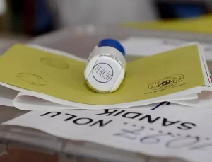 İktidarı da muhalefeti de sevindirmeyecek anket sonuçları geldi