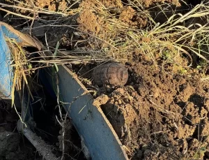 İnegöl’de Tarla Sürerken El Bombası Bulundu