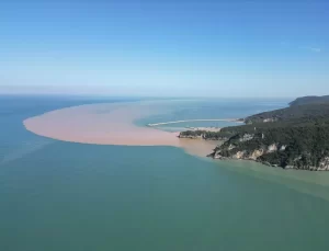 İnkumu Plajı’nda Denizin Rengi Değişti