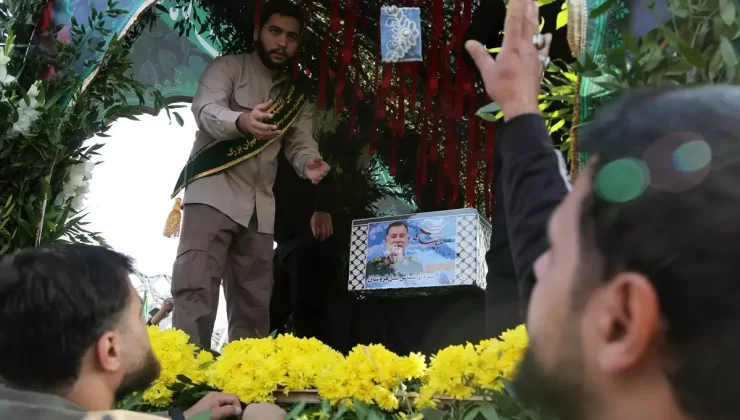 İran Generali için Tahran’da cenaze