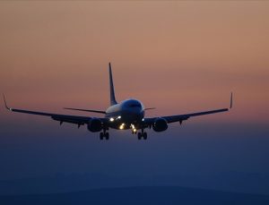 İran’da uçak seferleri yeniden başladı