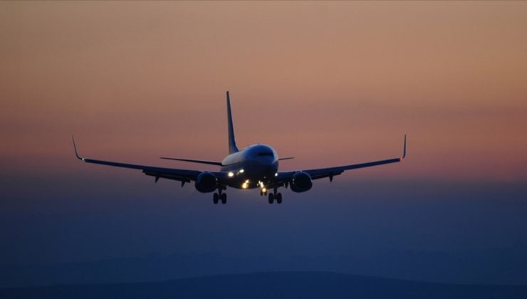 İran’da uçak seferleri yeniden başladı