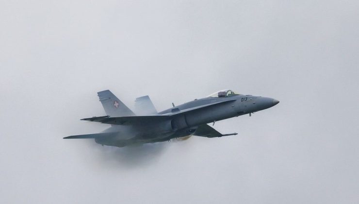 İspanya’ya ait F-18 savaş uçağı düştü