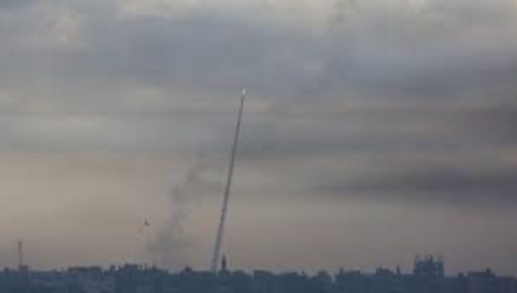 İsrail ordusu duyurdu: Hizbullah, ülkenin kuzeyine 180 roket fırlattı