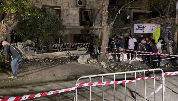 İsrail savaş uçakları Suriye’de, Rus hava üssü yakınındaki mühimmat deposunu vurdu