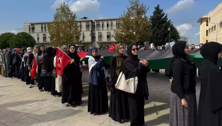 İstanbul Sabahattin Zaim Üniversitesinde “Direnişten Dirilişe Gazze’nin Sesi Ol” eylemi yapıldı