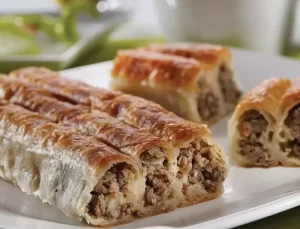 İstanbul’daki ünlü börekçide kıyma yerine sakatat-baş eti ve hayvan taşlığı kullanıldığı ortaya çıktı