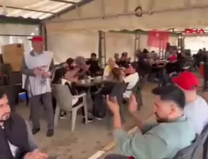 İşten Çıkarılan Annesiyle Çadırda Ödev Yapıyor