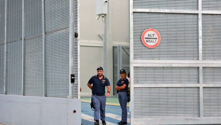 İtalya, ilk göçmen grubunu Arnavutluk’a göndermeye başladı