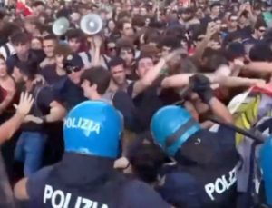 İtalya’da polis, Filistin’e destek gösterisine katılanlara saldırdı