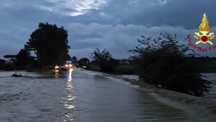İtalya’da şiddetli yağış: Yerleşim yerleri sular altında kaldı