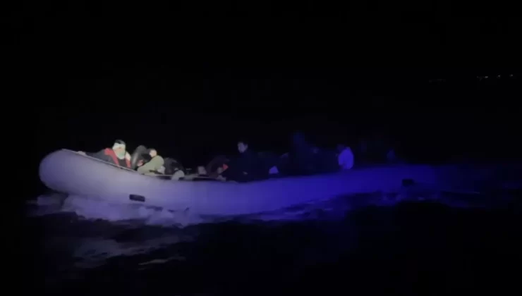 İzmir Açıklarında Düzensiz Göçmen Kurtarıldı