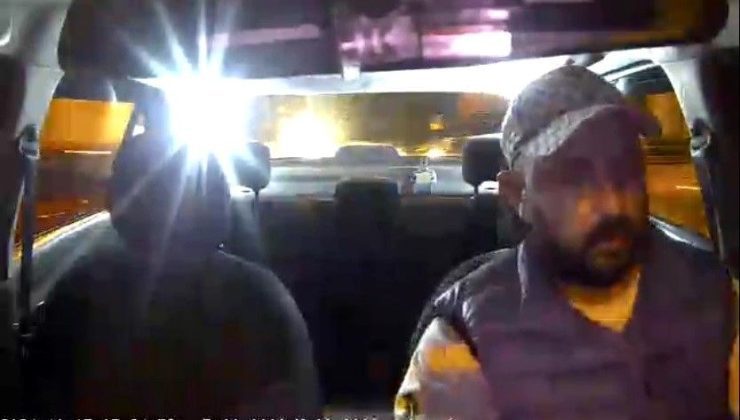 İzmir’de ilginç olay: Taksiyi çaldı, hareket halindeki araçtan atladı