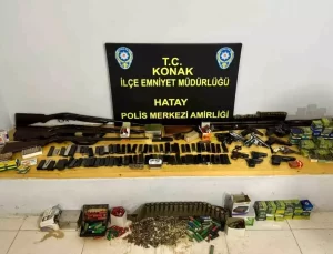 İzmir’de Ölen Kişinin Evinden Çok Sayıda Silah Çıktı