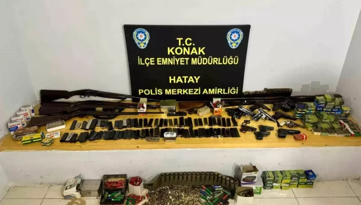 İzmir’de Ölen Kişinin Evinden Çok Sayıda Silah Çıktı
