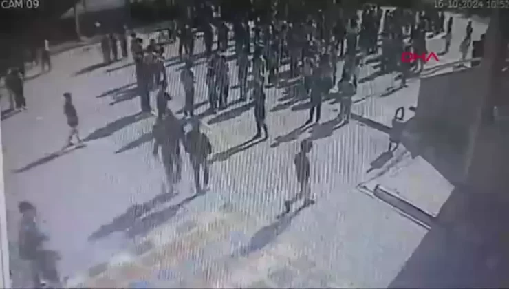 Kahraman Öğretmen Depremde Öğrencisini Kurtardı