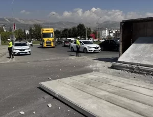 Kahramanmaraş’ta Tır Devrildi