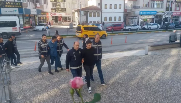 Kapora Dolandırıcıları Yakalandı