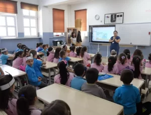 Kartal Belediyesi, Hayvanları Koruma Günü’nde Öğrencilere Farkındalık Etkinliği Düzenledi