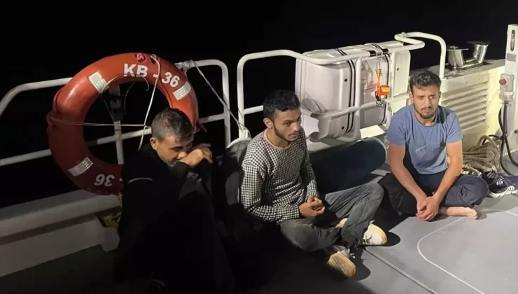 Kaş’ta 3 Düzensiz Göçmen Kurtarıldı