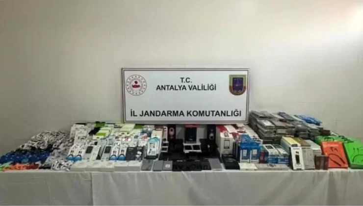 Kaş’ta Kaçak Elektronik Eşya Operasyonu