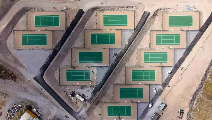 Kayseri’de 12 Yeni Tenis Kortu Yapımı Devam Ediyor
