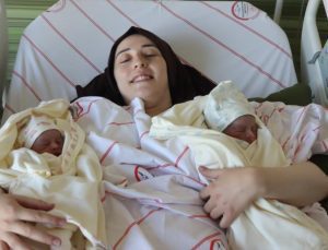 Kayseri’de çocuk hasreti çeken aileye çifte sürpriz