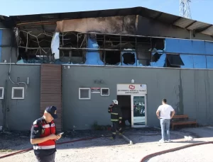 Konyaaltı’nda Yedek Parça Deposunda Yangın