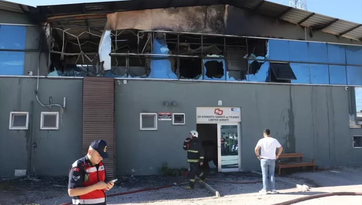 Konyaaltı’nda Yedek Parça Deposunda Yangın