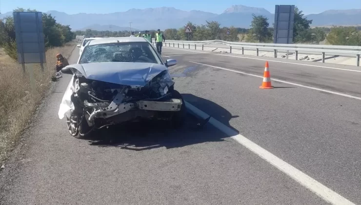 Konya’da Trafik Kazası: Anne-Oğul Yaralı