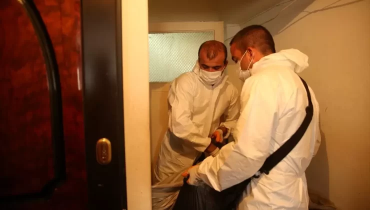 Kötü Kokuya 3 Kamyon Çöp ile Müdahale