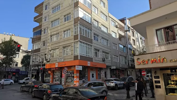 Küçükçekmece’de Riskli Apartman Boşaltıldı