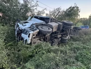 Lüleburgaz’da Tır Devrildi, Sürücü Kurtuldu