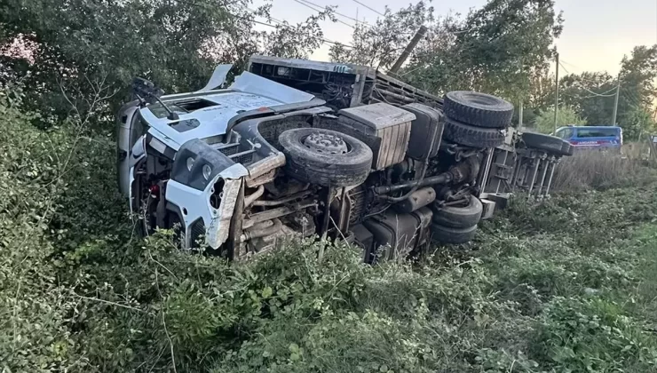 Lüleburgaz’da Tır Devrildi, Sürücü Kurtuldu