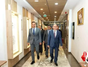 Manisa Valisi Vahdettin Özkan, Belediye Başkanı Ferdi Zeyrek’i Ziyaret Etti