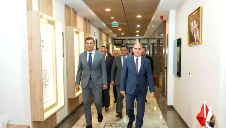 Manisa Valisi Vahdettin Özkan, Belediye Başkanı Ferdi Zeyrek’i Ziyaret Etti