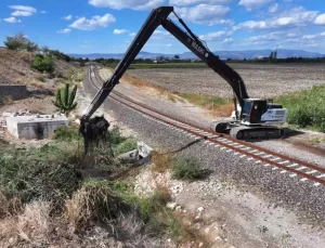 MASKİ, Turgut Özal Mahallesi’nde Dere Yataklarını Temizledi