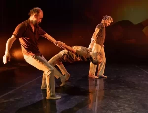 Mdtistanbul’un ‘BİZ’ Dans Gösterimi