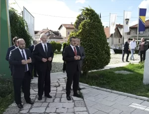 Milli Eğitim Bakanı Tekin, Saraybosna’da Kovaçi Şehitliği’ni ziyaret etti