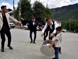 Minik Davulcu Metin Düğünleri Şenlendiriyor
