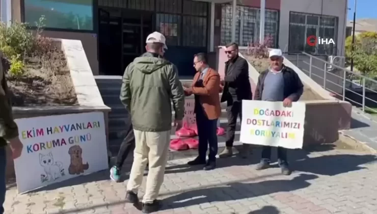 Muradiye’de Yaban Hayvanlarına Yem Bırakıldı