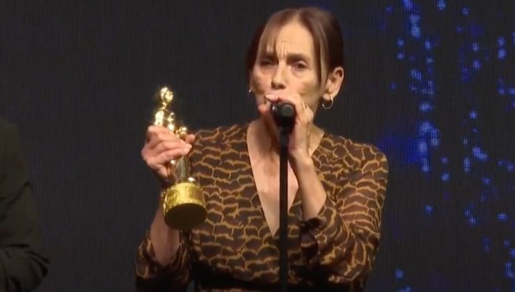 Nur Sürer kadına şiddet mesajı verip ödülünü Yılmaz Güney’e adadı