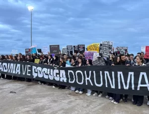 Öğrenciler Kadın Cinayetlerine Karşı Yürüdü