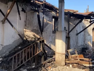 Osmaniye’de Tarihi Konağı Yangın Sardı