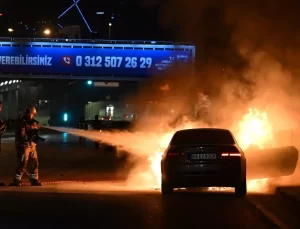 Otomobilin Motorunda Yangın Çıktı